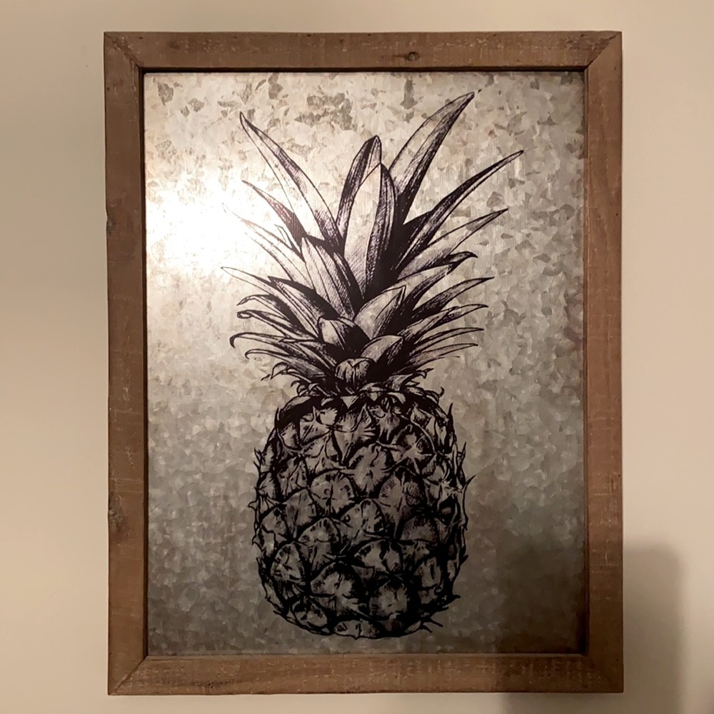 Pineapple wall decor